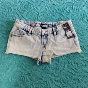 Mossimo low rise short short size 6/28 light denim